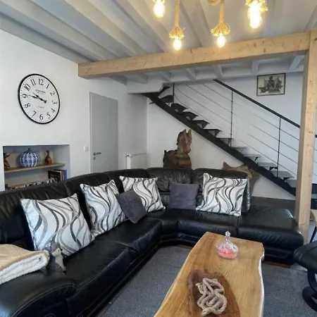 Détente Avec Piscine Privée Et Activités à Haut-bocage - Fr-1-489-455