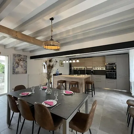 Détente Avec Piscine Privée Et Activités à Haut-bocage - Fr-1-489-455 Louroux-Hodement