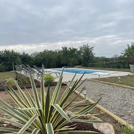 Détente Avec Piscine Privée Et Activités à Haut-bocage - Fr-1-489-455