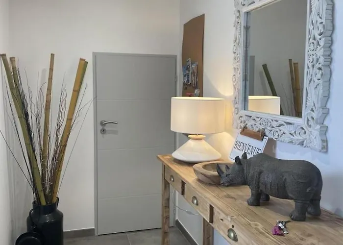 Sejour Detente Avec Piscine Privee Et Activites A Haut-bocage - Fr-1-489-455