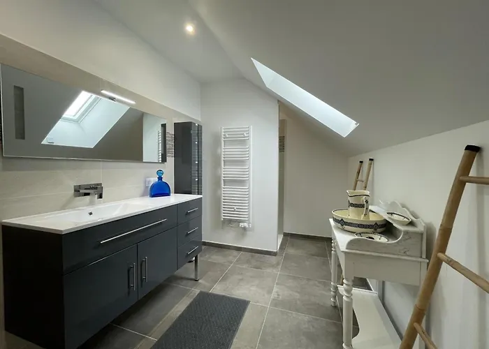 Sejour Detente Avec Piscine Privee Et Activites A Haut-bocage - Fr-1-489-455 Holiday home