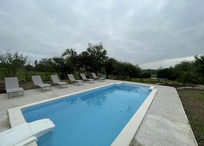 Sejour Detente Avec Piscine Privee Et Activites A Haut-bocage - Fr-1-489-455 Holiday home Louroux-Hodement