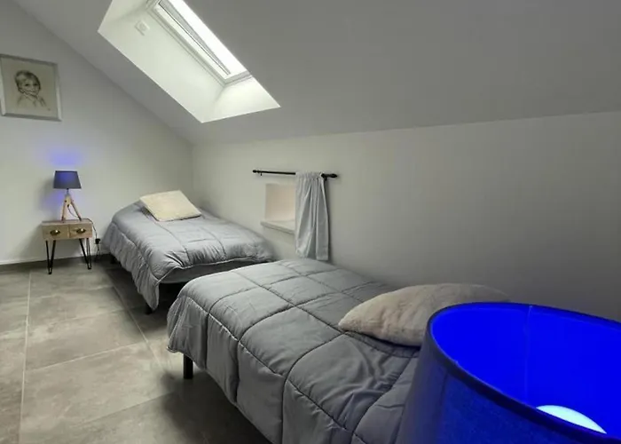 Sejour Detente Avec Piscine Privee Et Activites A Haut-bocage - Fr-1-489-455 * Louroux-Hodement