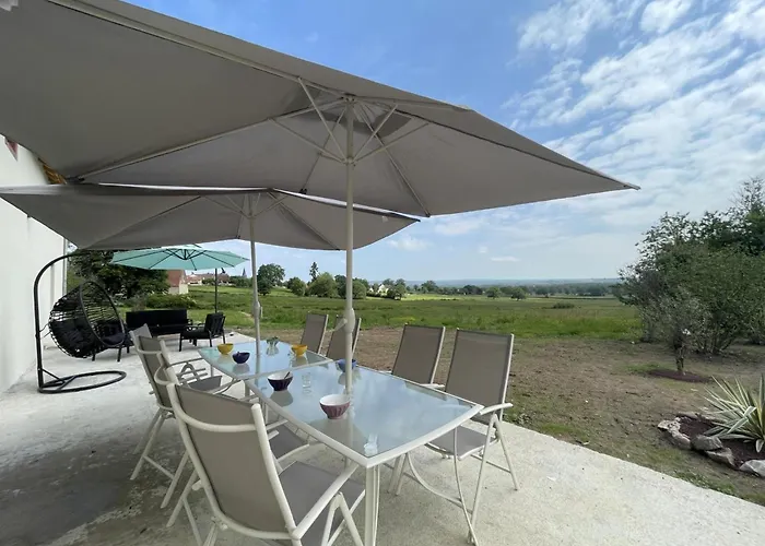 Sejour Detente Avec Piscine Privee Et Activites A Haut-bocage - Fr-1-489-455