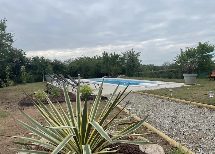 Sejour Detente Avec Piscine Privee Et Activites A Haut-bocage - Fr-1-489-455