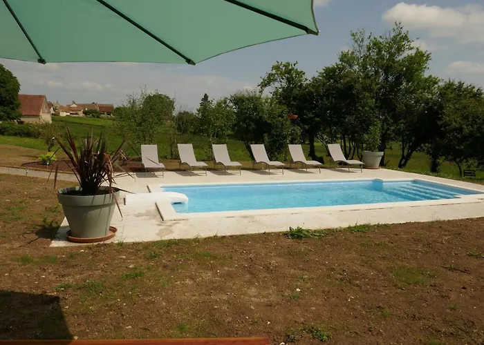 Sejour Detente Avec Piscine Privee Et Activites A Haut-bocage - Fr-1-489-455 Holiday home