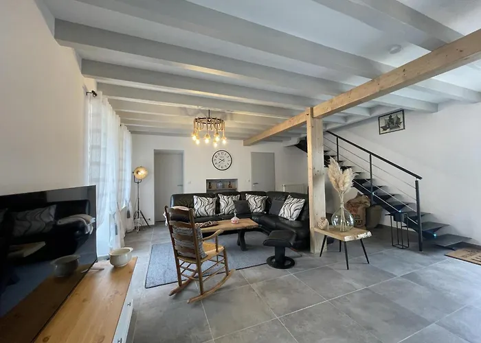 Sejour Detente Avec Piscine Privee Et Activites A Haut-bocage - Fr-1-489-455 Holiday home *