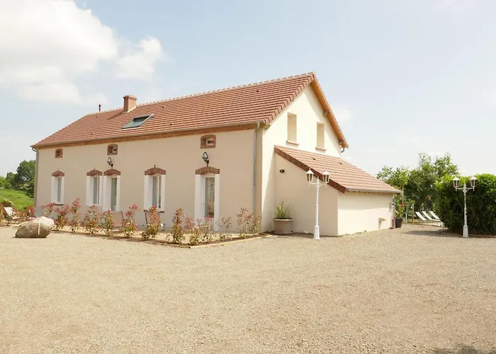 Holiday home Sejour Detente Avec Piscine Privee Et Activites A Haut-bocage - Fr-1-489-455 *