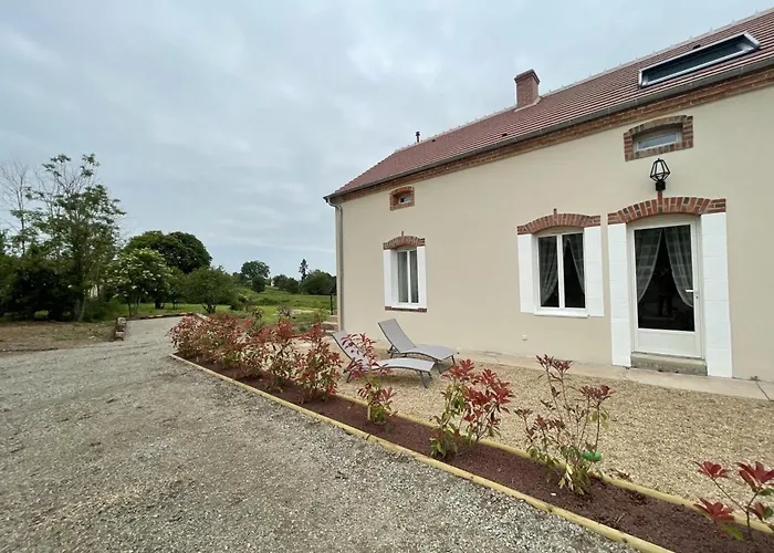 Holiday home Sejour Detente Avec Piscine Privee Et Activites A Haut-bocage - Fr-1-489-455 Louroux-Hodement